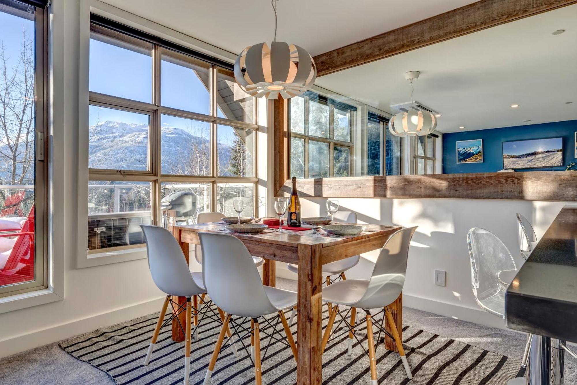 The Lookout Penthouse // A Luxe Suite In วิสต์เลอร์ ภายนอก รูปภาพ