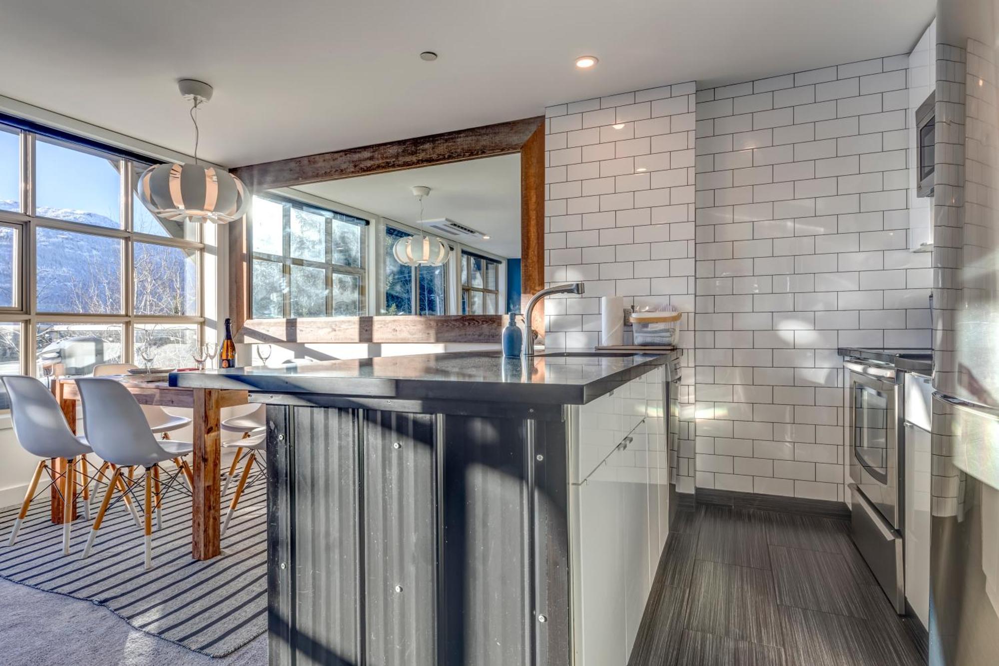 The Lookout Penthouse // A Luxe Suite In วิสต์เลอร์ ภายนอก รูปภาพ